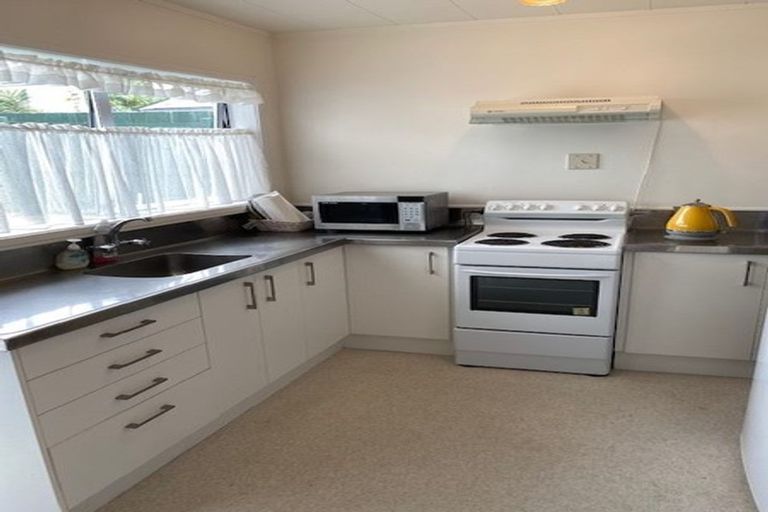 Photo of property in 2/13 Walter Street, Hauraki, Auckland, 0622