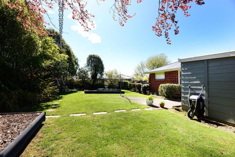 Photo of property in 15 Oxford Street, Waimate, 7924