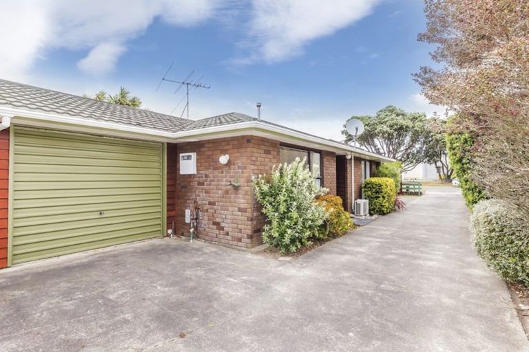 Photo of property in 1/7 Tawa Street, Tawa, Wellington, 5028