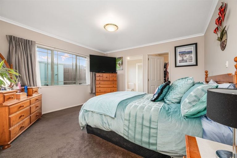 Photo of property in 120 Buscomb Avenue, Henderson, Auckland, 0610