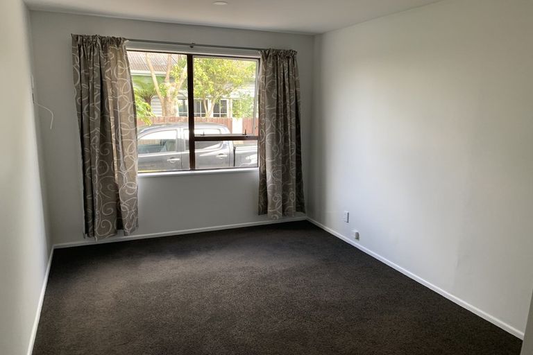 Photo of property in 2/32 Prestons Road, Redwood, Christchurch, 8051