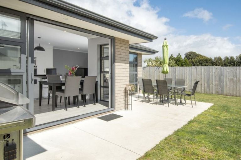 Photo of property in 27 Leet Crescent, Papamoa Beach, Papamoa, 3118