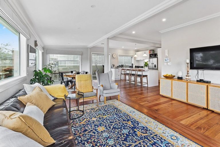 Photo of property in 90 Melbourne Road, Island Bay, Wellington, 6023