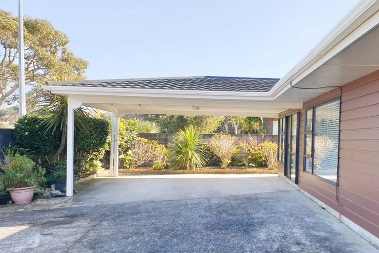 Photo of property in 33 Sartors Avenue, Northcross, Auckland, 0630