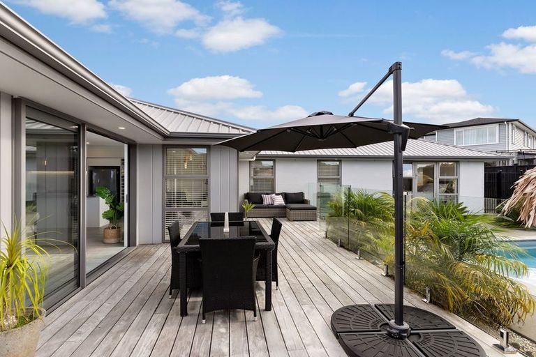 Photo of property in 6 Davey Crescent, Orewa, 0931