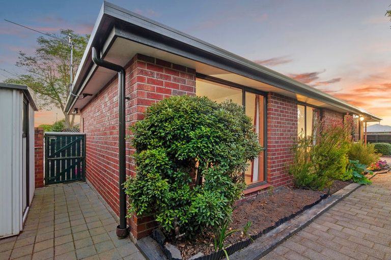 Photo of property in 11b Winters Road, Redwood, Christchurch, 8051