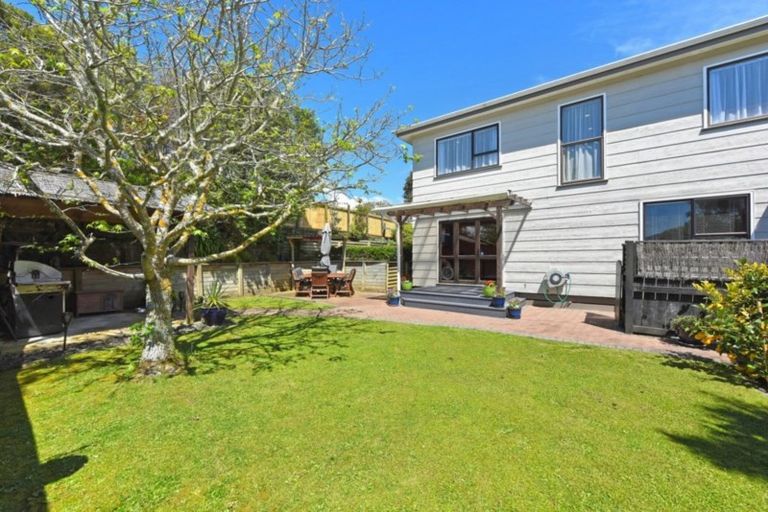 Photo of property in 13 Whitechapel Grove, Stokes Valley, Lower Hutt, 5019