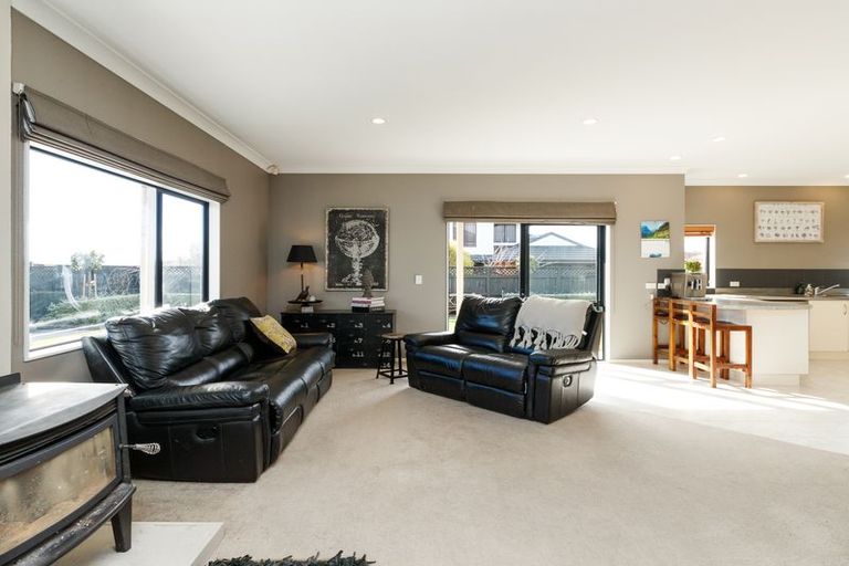 Photo of property in 187 Ruapehu Drive, Fitzherbert, Palmerston North, 4410