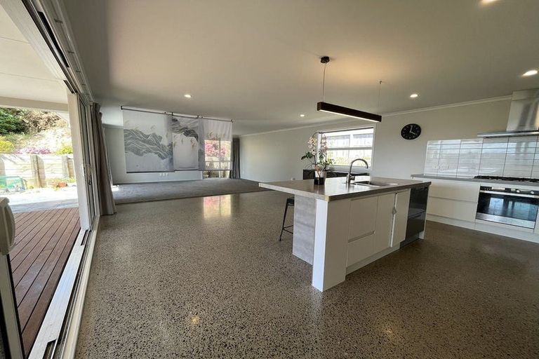 Photo of property in 18 Banks Boulevard, Whitby, Porirua, 5024