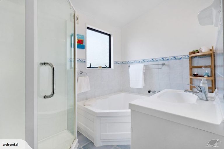 Photo of property in 5 Gleneagles Grove, Wattle Downs, Auckland, 2103