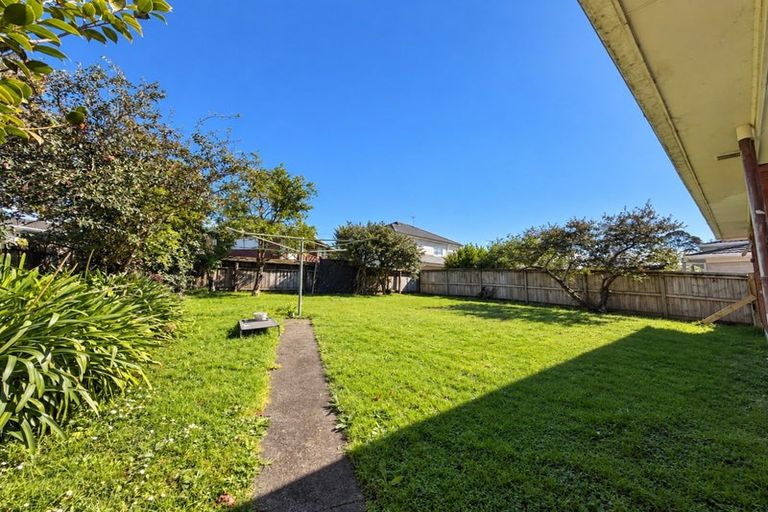 Photo of property in 23 Mirrabooka Avenue, Botany Downs, Auckland, 2010
