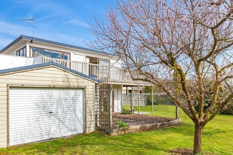 Photo of property in 2/24 Angela Place, Kinloch, Taupo, 3377