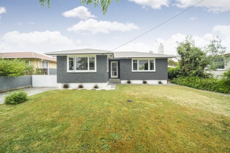 Photo of property in 17 Peters Avenue, Cloverlea, Palmerston North, 4412