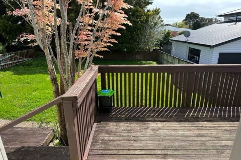 Photo of property in 5 Edgerton Road, Te Atatu Peninsula, Auckland, 0610