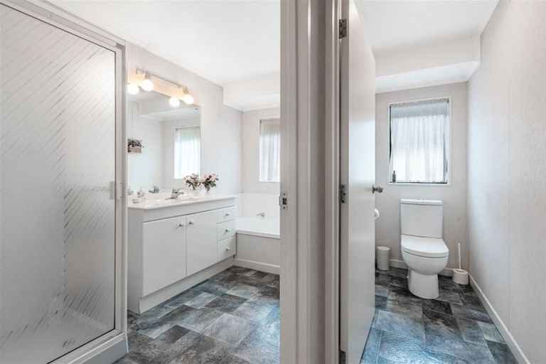 Photo of property in 59 Rhinevale Close, Henderson, Auckland, 0612