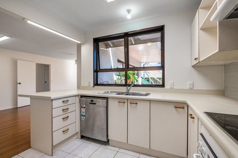 Photo of property in 45a Takutai Avenue, Half Moon Bay, Auckland, 2012