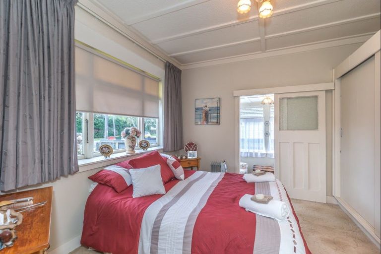 Photo of property in 48 Queenwood Road, Levin, 5510