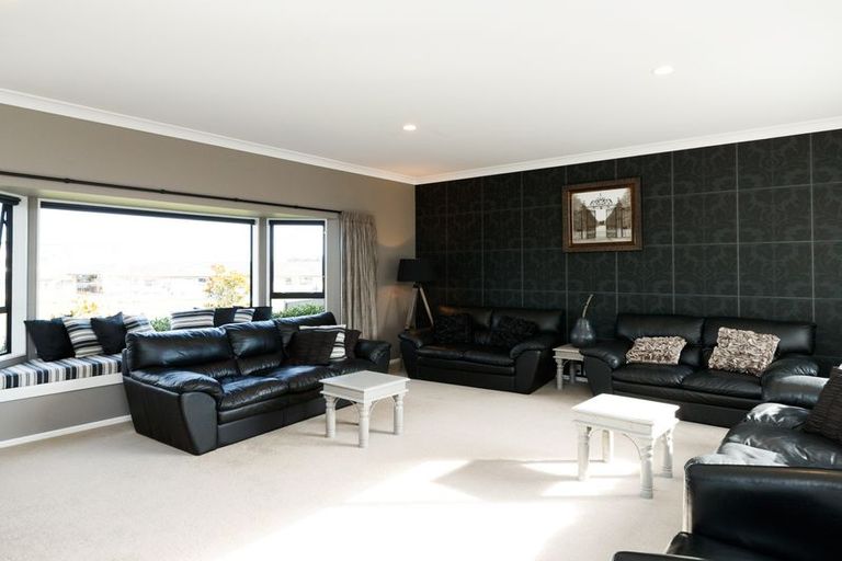 Photo of property in 187 Ruapehu Drive, Fitzherbert, Palmerston North, 4410