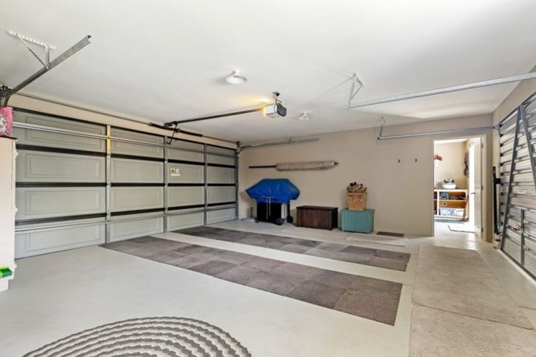 Photo of property in 17 Calvandra Grove, Rangiora, 7400