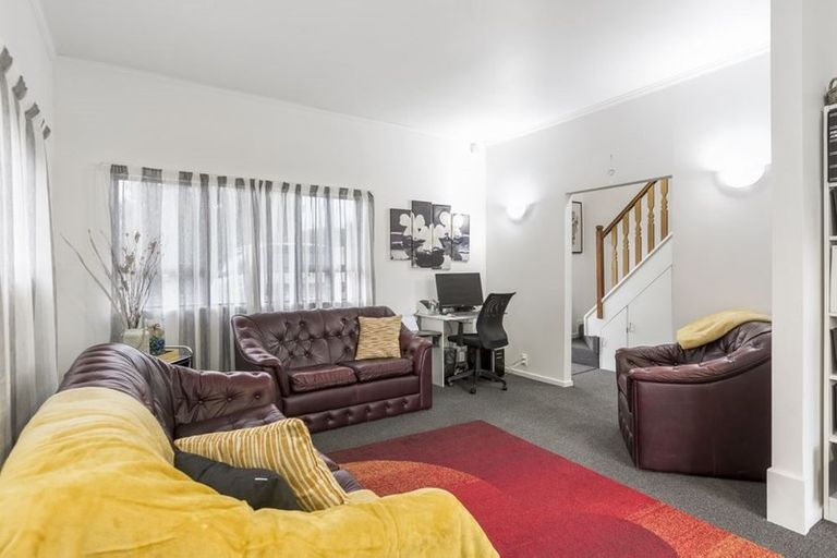 Photo of property in 1 Gails Drive, Okura, Auckland, 0792