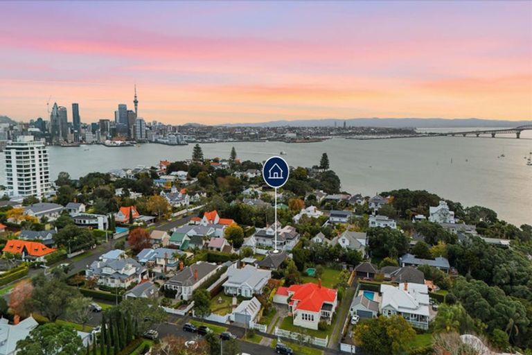Photo of property in 1/3a First Avenue, Stanley Point, Auckland, 0624