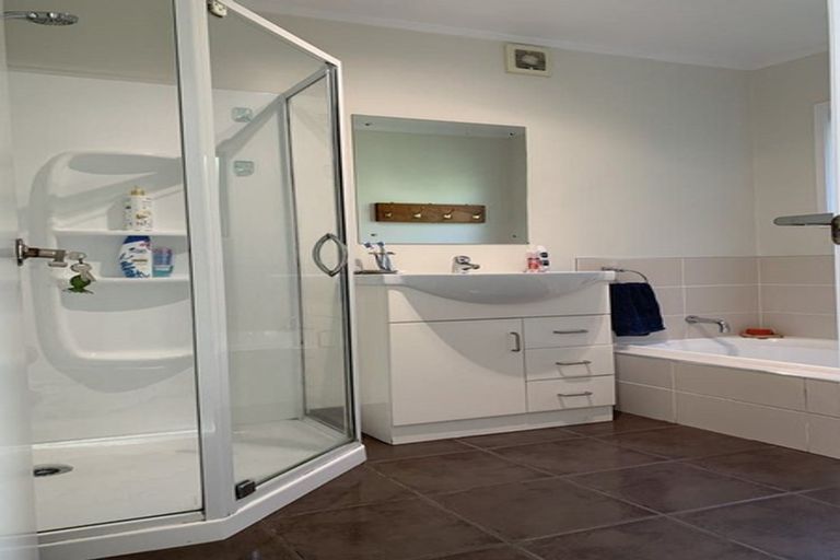 Photo of property in 1/73 Oaktree Avenue, Browns Bay, Auckland, 0630