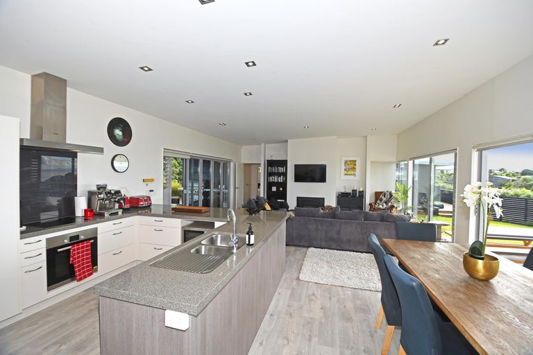 Photo of property in 22 Wonderview Road, Leigh, 0985