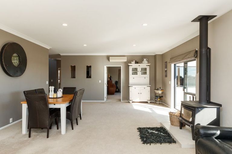 Photo of property in 187 Ruapehu Drive, Fitzherbert, Palmerston North, 4410