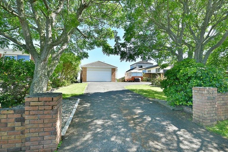 Photo of property in 100 Whangaparaoa Road, Red Beach, 0932