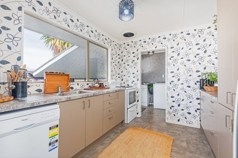 Photo of property in 124 Benmore Avenue, Cloverlea, Palmerston North, 4412