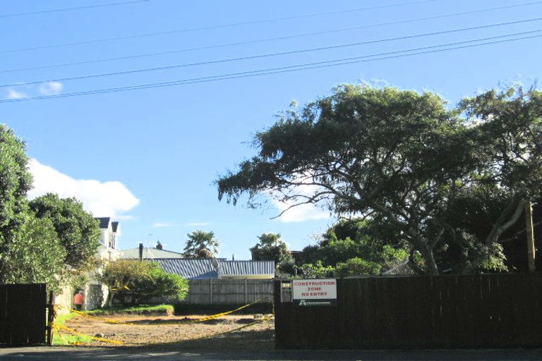 Photo of property in 318 Muritai Road, Eastbourne, Lower Hutt, 5013