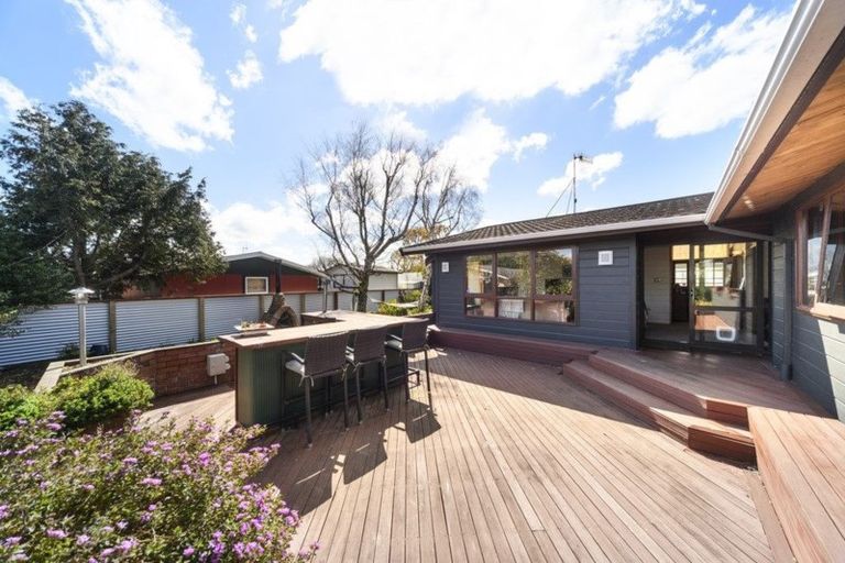 Photo of property in 3 Alma Place, Milson, Palmerston North, 4414