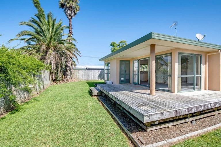 Photo of property in 2/112 Parkhurst Road, Parakai, 0830