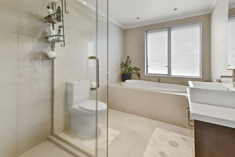 Photo of property in 1 Toscana Drive, Karaka, Papakura, 2113