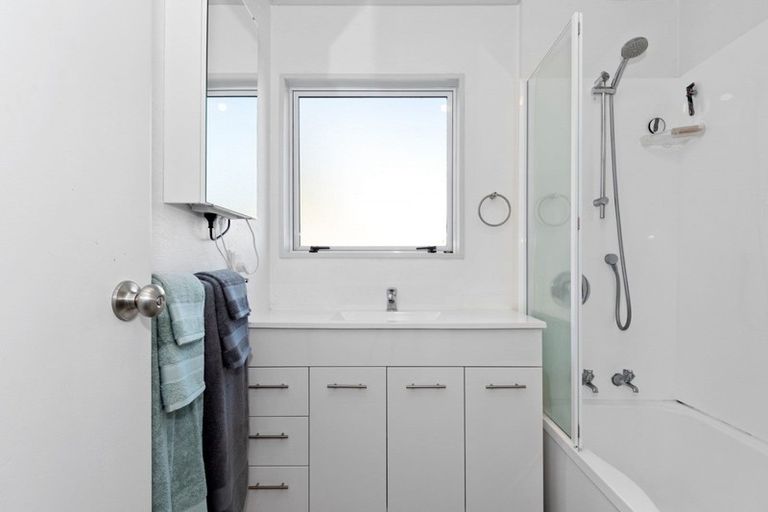 Photo of property in 3 D'urville Way, Welcome Bay, Tauranga, 3112