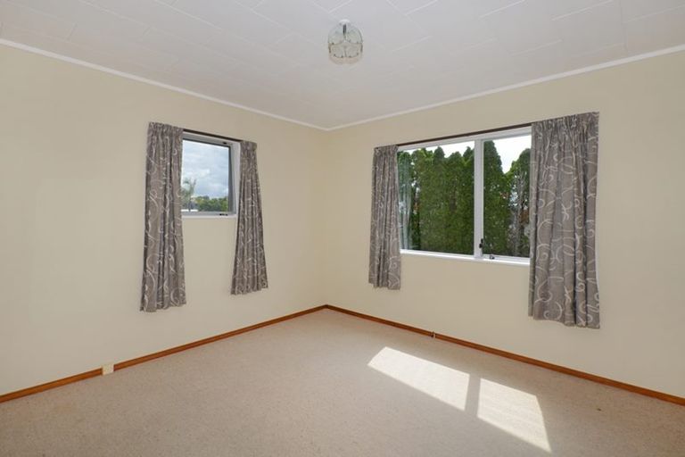 Photo of property in 16 Curlew Place, One Tree Point, 0118