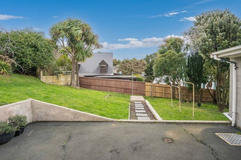 Photo of property in 122 Easther Crescent, Kew, Dunedin, 9012