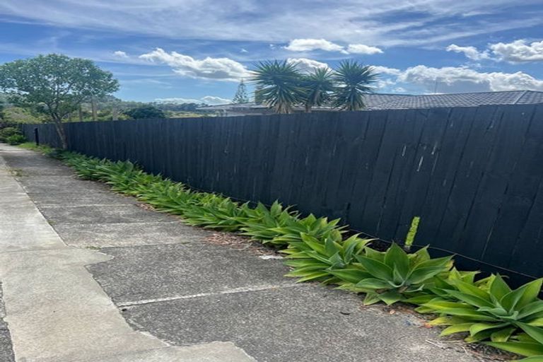 Photo of property in 8 Aquarius Avenue, Glen Eden, Auckland, 0602