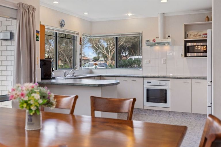 Photo of property in 27 Lavender Place, Papamoa Beach, Papamoa, 3118