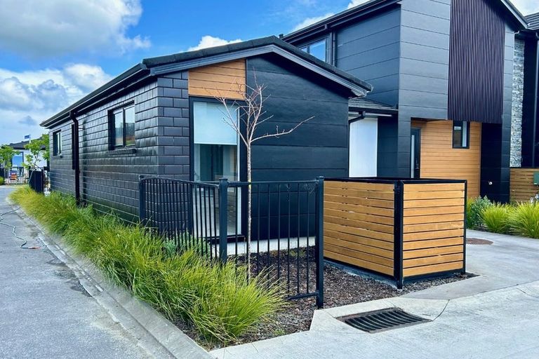Photo of property in 2 Whakato Avenue, Kumeu, 0810