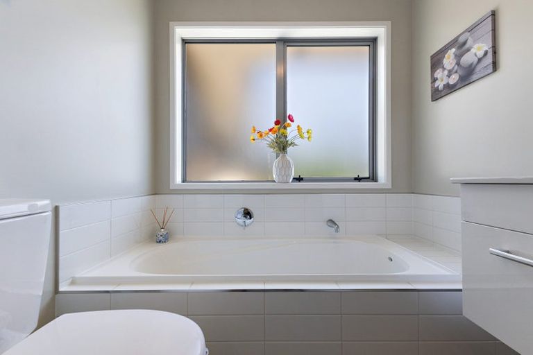 Photo of property in 38 Luxembourg Crescent, Halswell, Christchurch, 8025