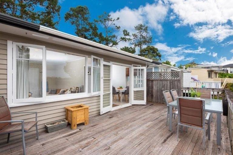 Photo of property in 1/238 Sunset Road, Windsor Park, Auckland, 0632