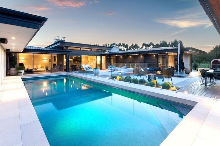 Photo of property in 455 Sawyers Arms Road, Harewood, Christchurch, 8051