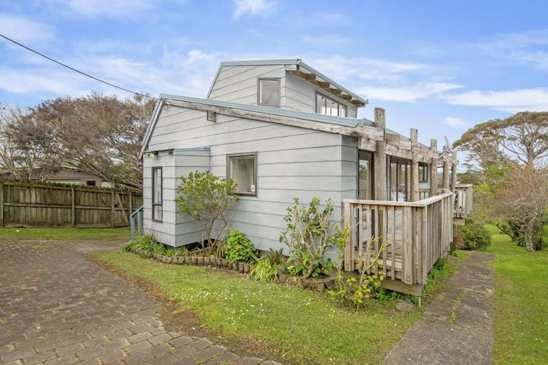 Photo of property in 19 Shakespear Road, Army Bay, Whangaparaoa, 0930