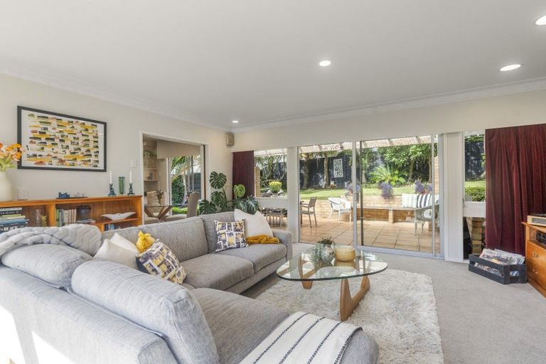 Photo of property in 28 Himalaya Drive, Half Moon Bay, Auckland, 2012