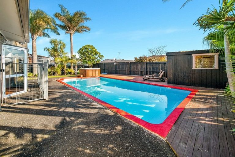 Photo of property in 5 Cascades Road, Pakuranga Heights, Auckland, 2010