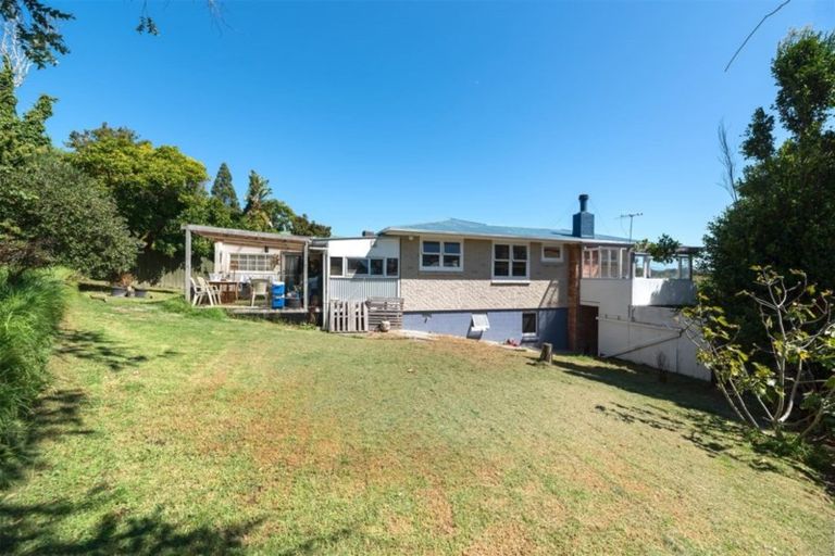 Photo of property in 5 Griffiths Place, Te Atatu South, Auckland, 0610