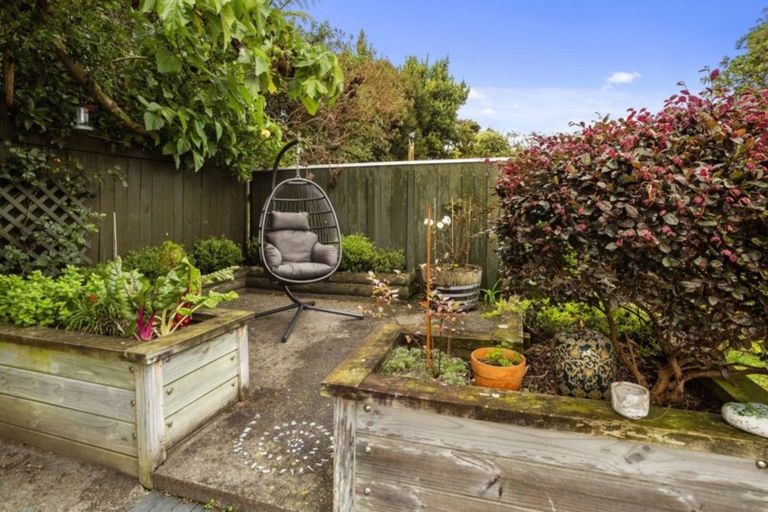 Photo of property in 24 Ranui Terrace, Tawa, Wellington, 5028
