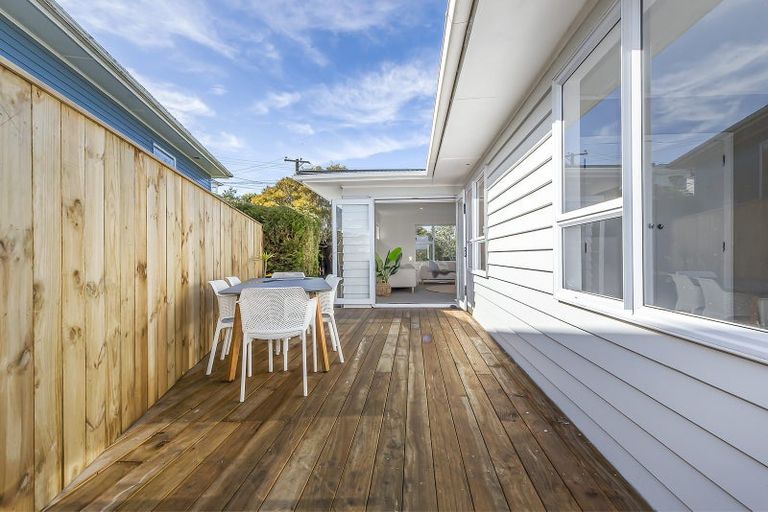 Photo of property in 3 Baylands Drive, Newlands, Wellington, 6037