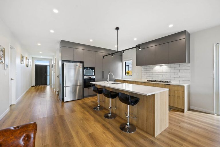 Photo of property in 12 Korowhiti Road, Clarks Beach, 2122